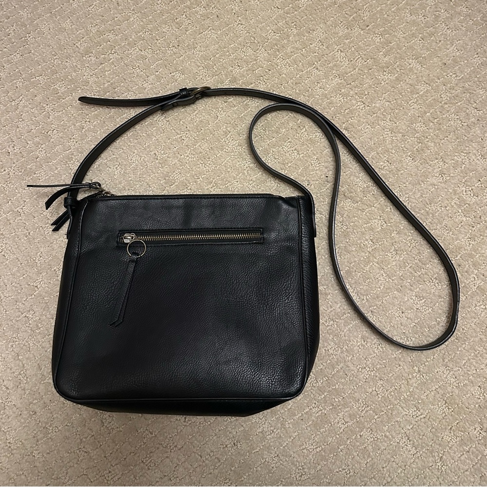 Universal Thread Black Crossbody Bag